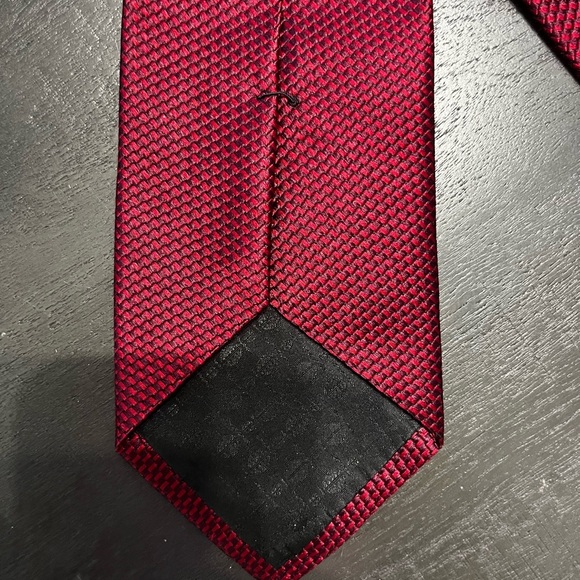 Red Men's Classic Tie 100% silk - Picture 2 of 3